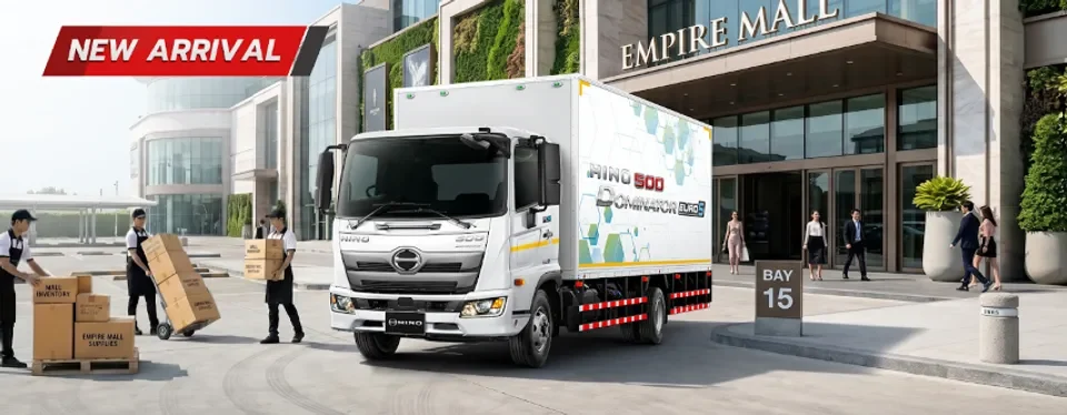 HINO 500 DOMINATOR FC9J รถบรรทุกตู้ทึบจอดส่งสินค้าหน้าศูนย์การค้า
