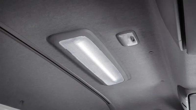 โคมไฟ LED ขนาดใหญ่บนเพดานห้องโดยสาร