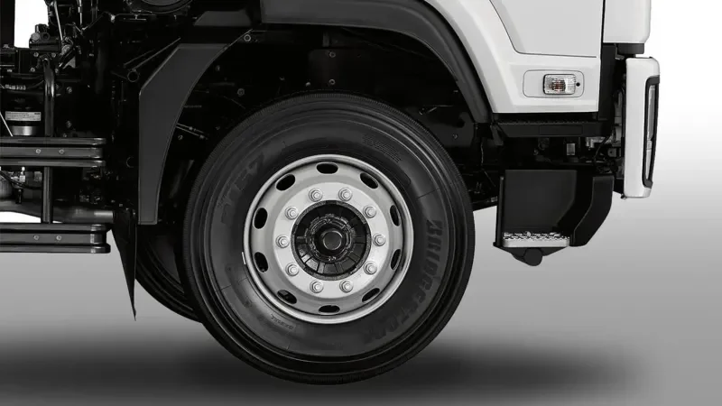 ล้อหน้ารถบรรทุก Isuzu FTR พร้อมนอตล้อ 10 ตัว
