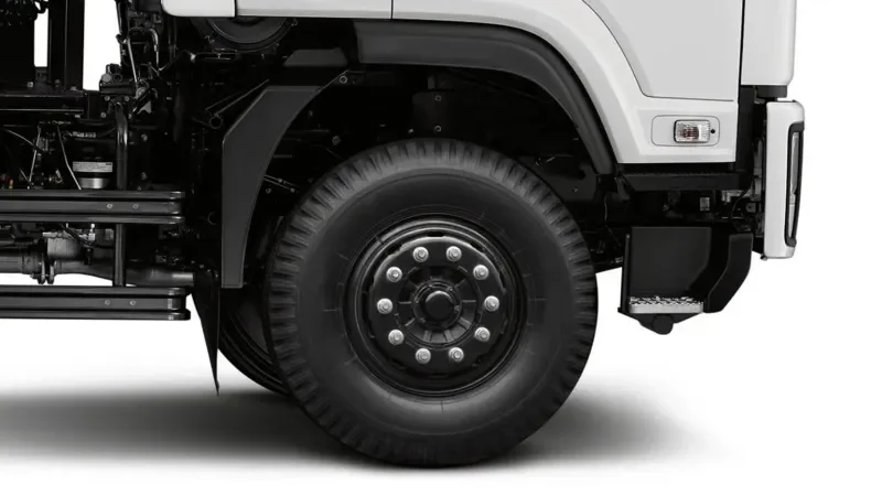 ล้อหน้ารถ Isuzu พร้อมนอตล้อ 10 ตัว
