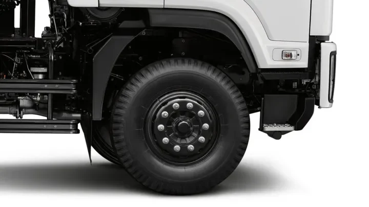 ล้อหน้ารถ Isuzu พร้อมนอตล้อ 10 ตัว