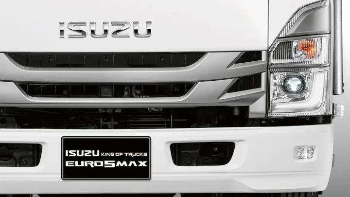 ชุดไฟหน้าและไฟตัดหมอก ISUZU LED TECH บนหน้ารถ NPR