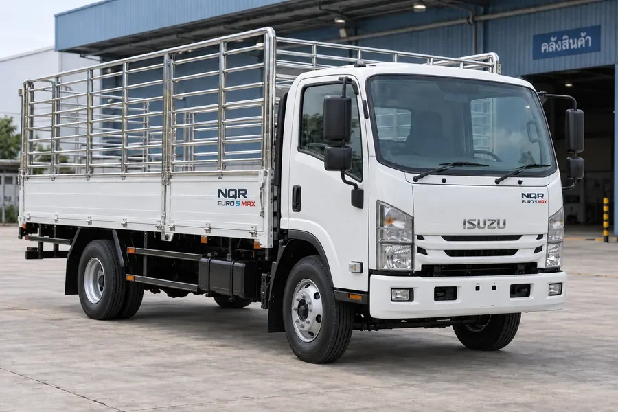 ภาพสร้างด้วย AI ของ Isuzu NQR EURO 5 MAX ตัวถังกระบะคอกสแตนเลส