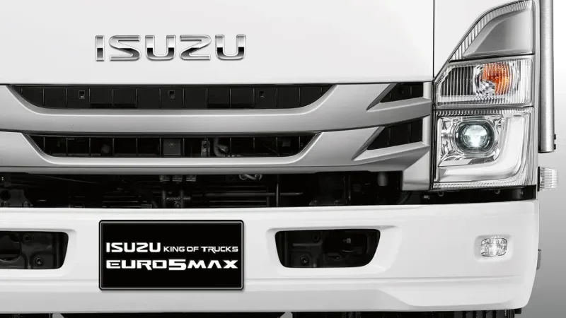 ชุดไฟหน้าและไฟตัดหมอก ISUZU LED TECH บนหน้ารถ NQR