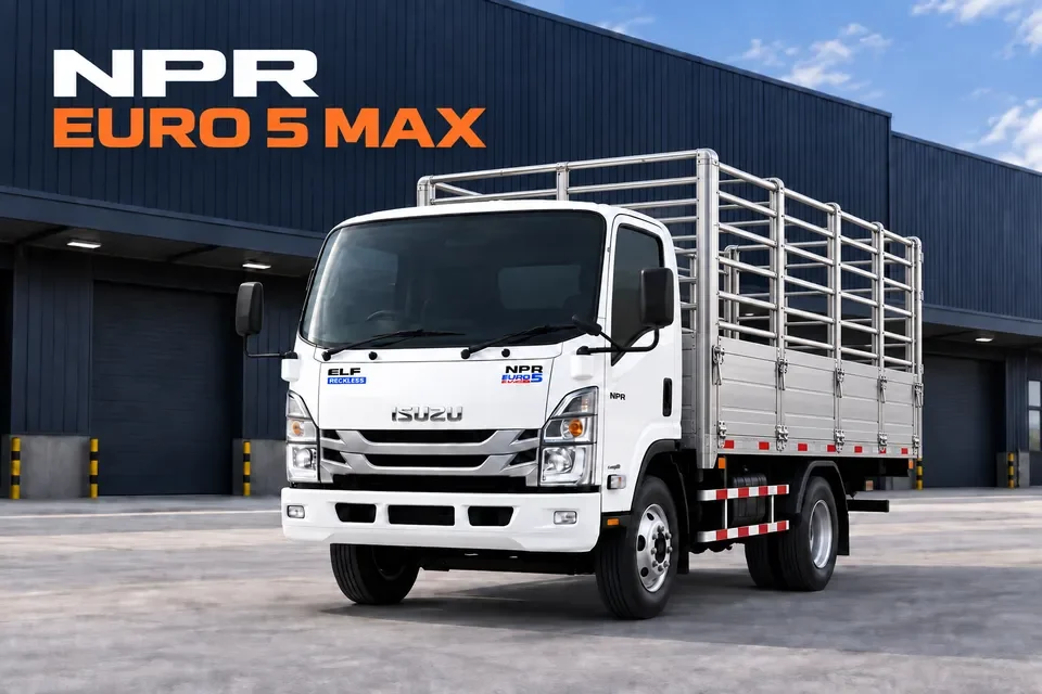 ภาพประกอบ AI รถ Isuzu NPR โฉม EURO 5 แบบกระบะคอกเหล็กหรือสแตนเลส พร้อมข้อความ NPR EURO 5 MAX