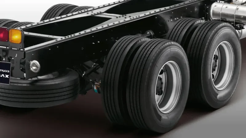 แชสซีส์และชุดเพลาหลังคู่พร้อมล้อหลังของรถ ISUZU FYH